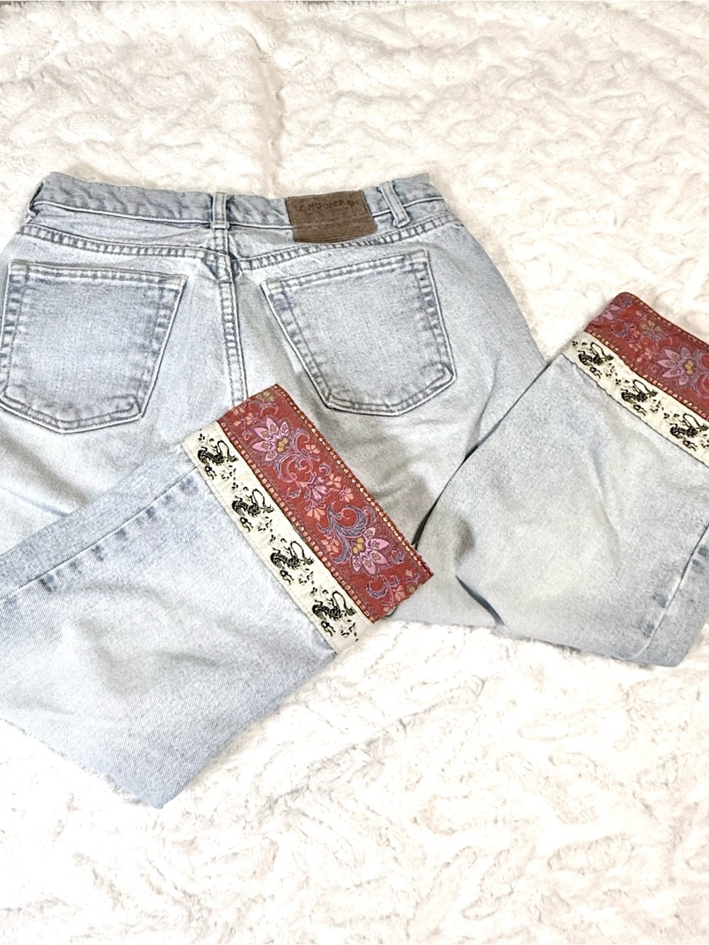 LONDONJEAN Light Blue Cropped Jeans with Patterned Hem - Gently Used -Size 8